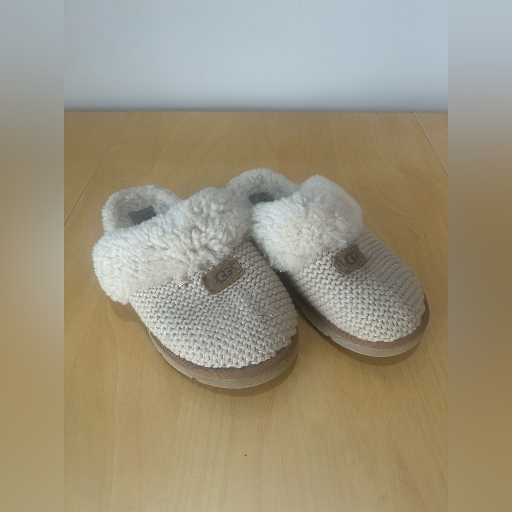 UGG Cream Cozy Knit Slippers Sz 8